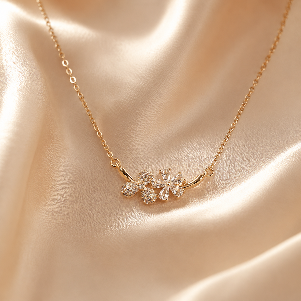 Elise Clover Necklace
